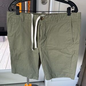 $195 NEW - Vince Lightweight Slim Fit Griffith Green Chino Shorts Mens Size 34